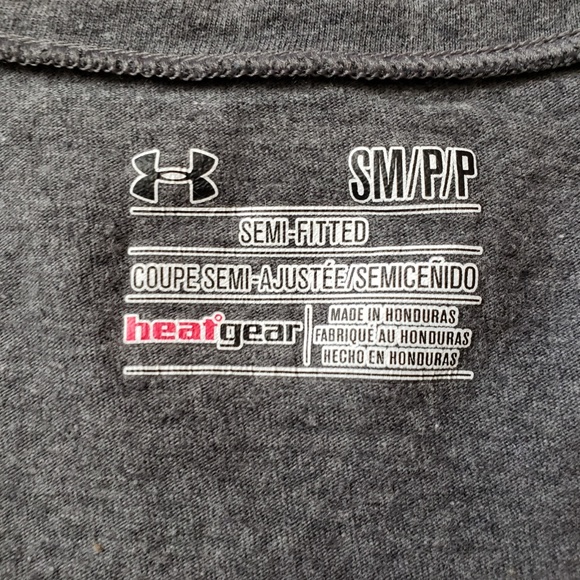 🐱Under Armour Semi Fitted Graphic Tee - Picture 3 of 3